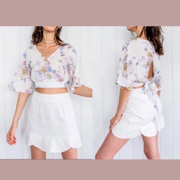 NWT Sadie & Sage [ Large ] Floral Flutter Sleeve‎ Cropped Top in Burgundy - Picture 2 of 12